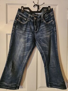 Grace in LA Capri Jeans Women's Size 29 Dark Wash Embellished Cross Flap Pockets